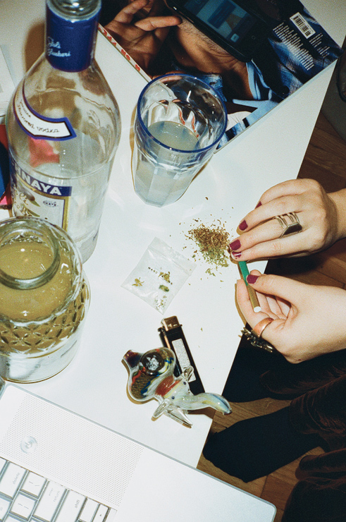 http://www.brianjamesphotography.net/files/gimgs/45_olivia-mj-green-cig.jpg